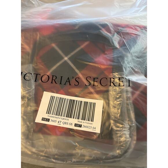 Victoria’s Secret Limited Edition NWT Tote & Sherpa Blanket Set Red Black Plaid - Picture 8 of 8